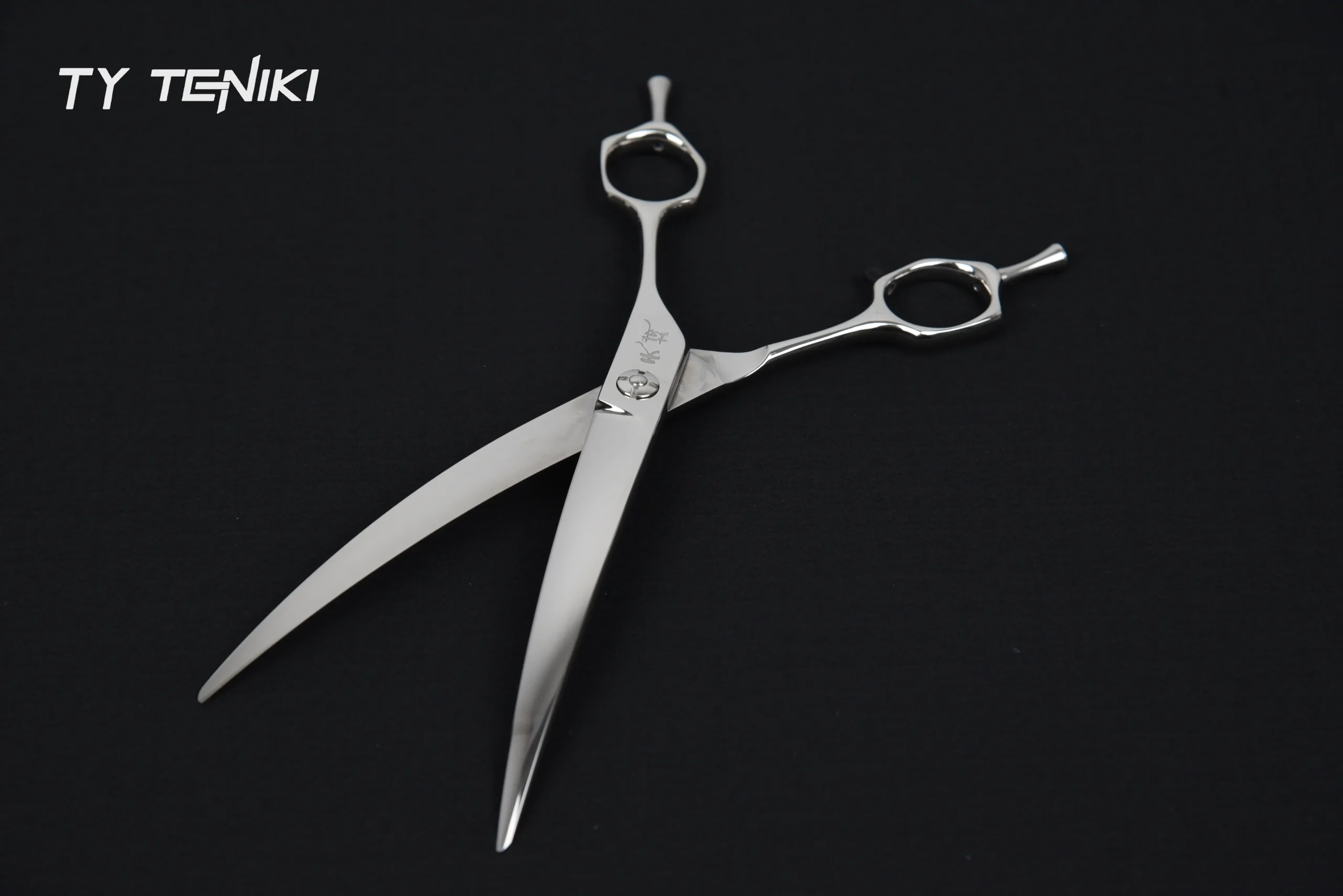 BS-75 High-Gloss 7.5" VG10 30-Degree Curved Grooming Scissor for Large Breeds - Image 3